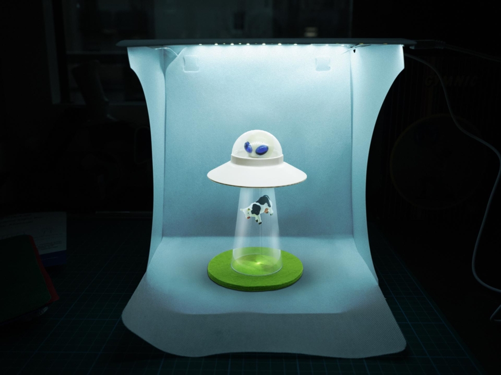 alien-abduction-scratchbuilt-table-lamp-cow