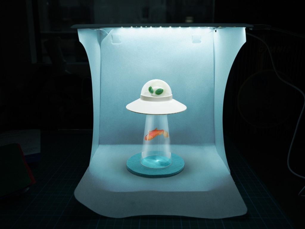 alien-abduction-scratchbuilt-table-lamp-fish