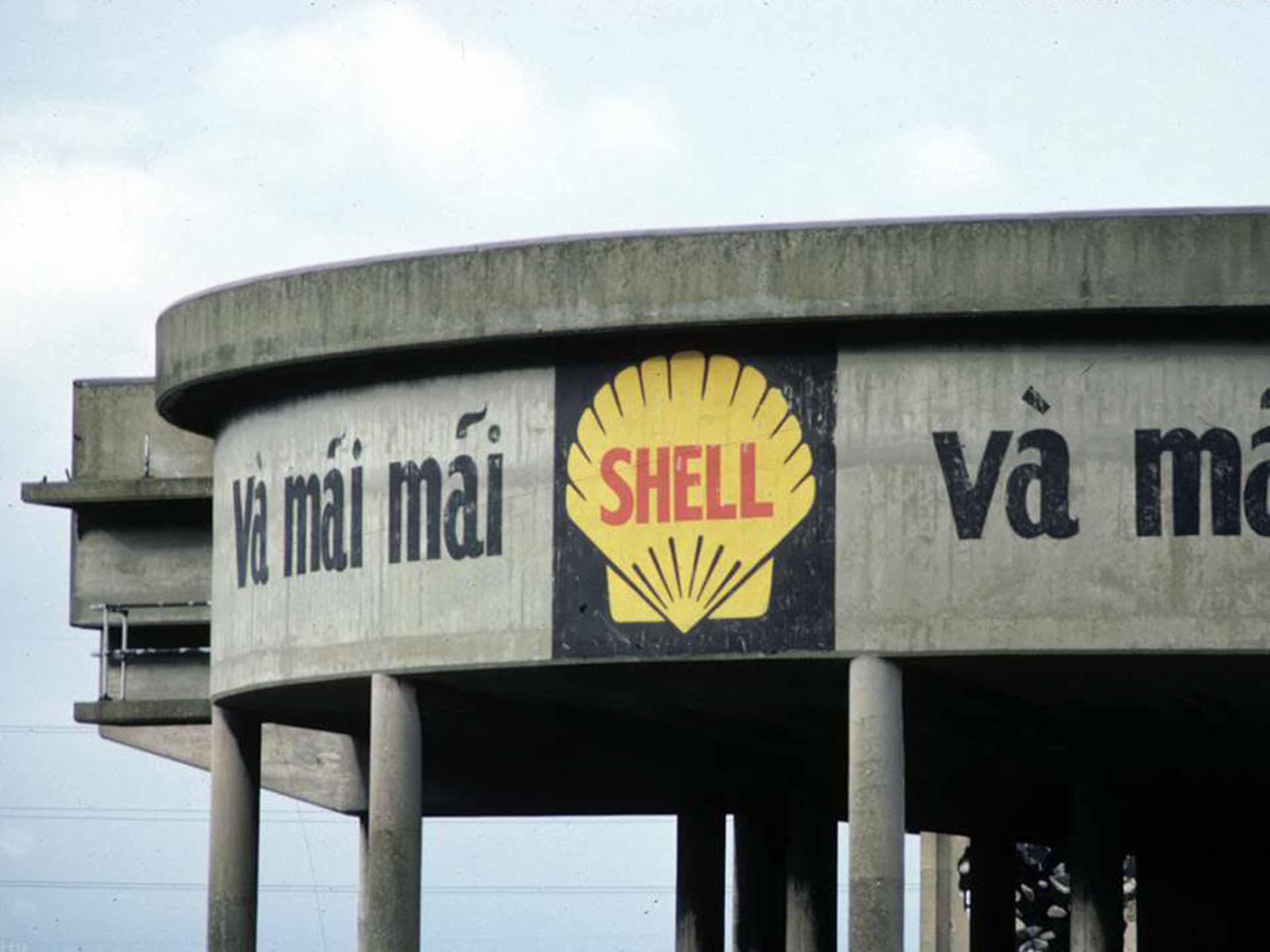 detail-graphic-typography-full-metal-jacket-disused-set-beckton-gasworks-london-nick-barnicoat-copyright