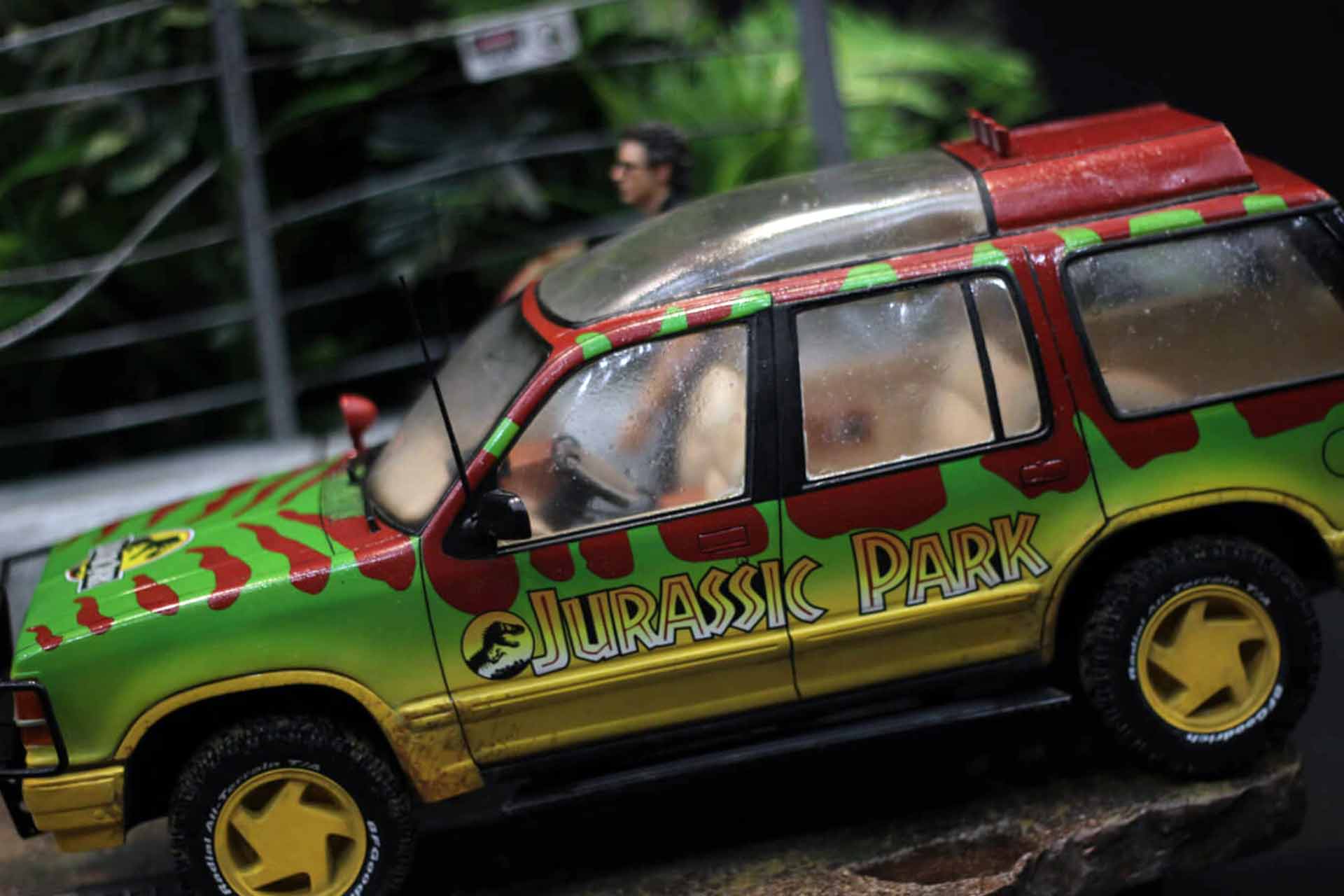 mike-salisbury-jurassic-park-logo-ford-explorer-model