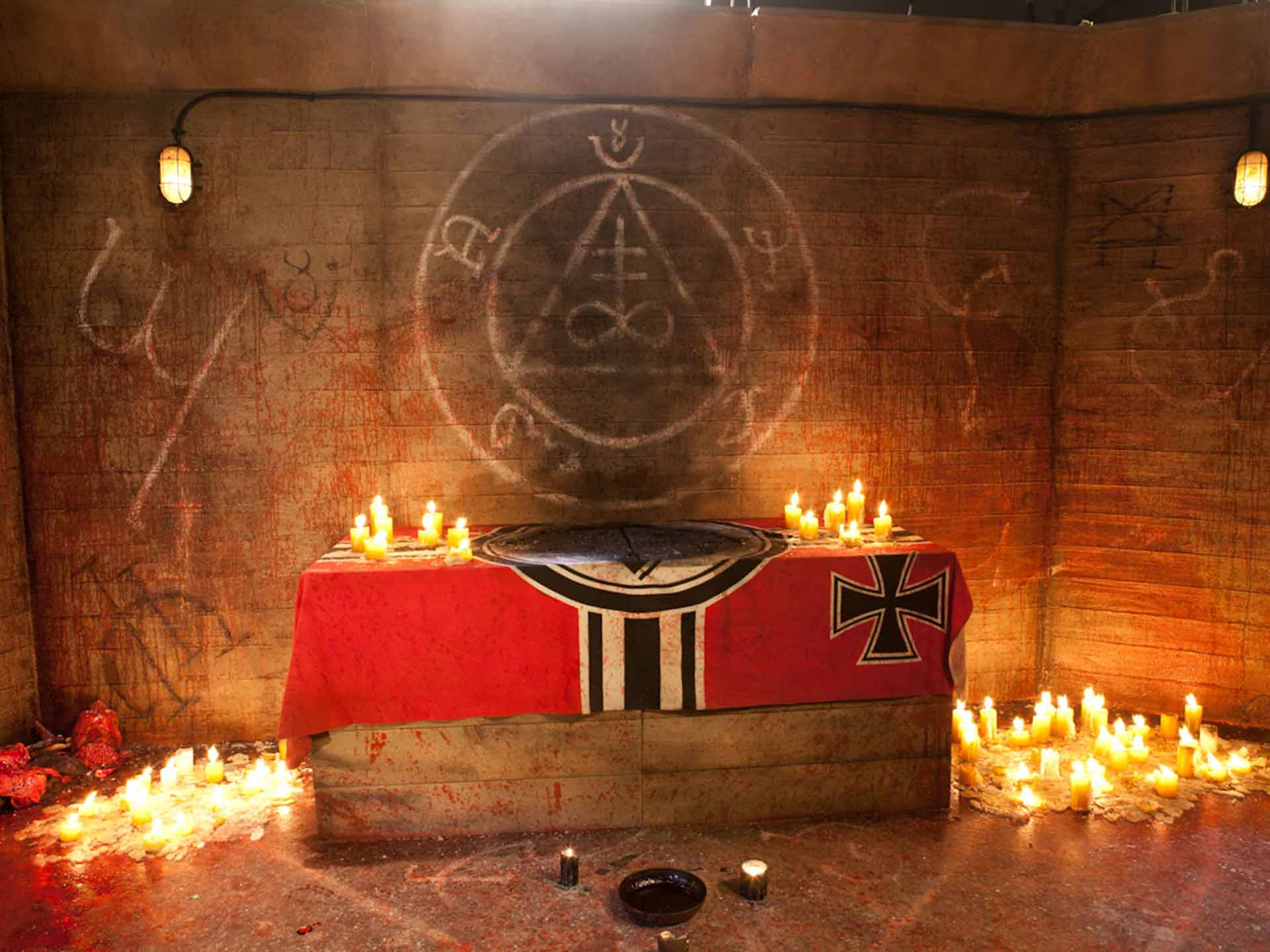 altar-set-internal-the-devils-rock-2011