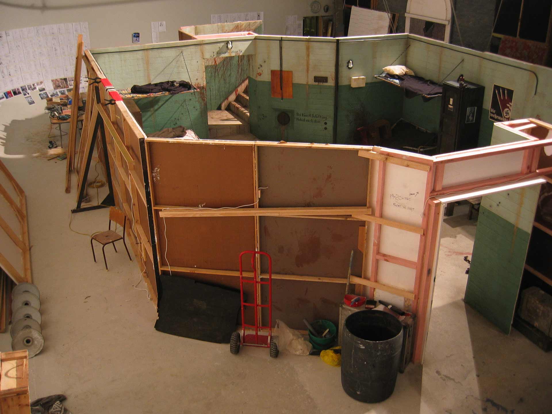 crew-room-set-external-high-view-the-devils-rock-2011